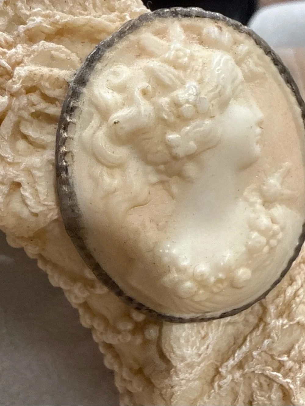 VTG 1996 United Design Corp Cameo Teddy Oval Picture Frame Lace Pearls Velvet